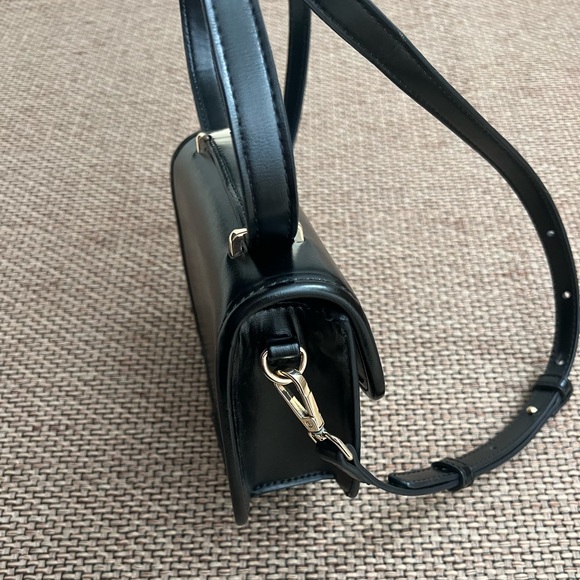 Zara Double Strap Crossbody Bag in black. - Picture 6 of 10